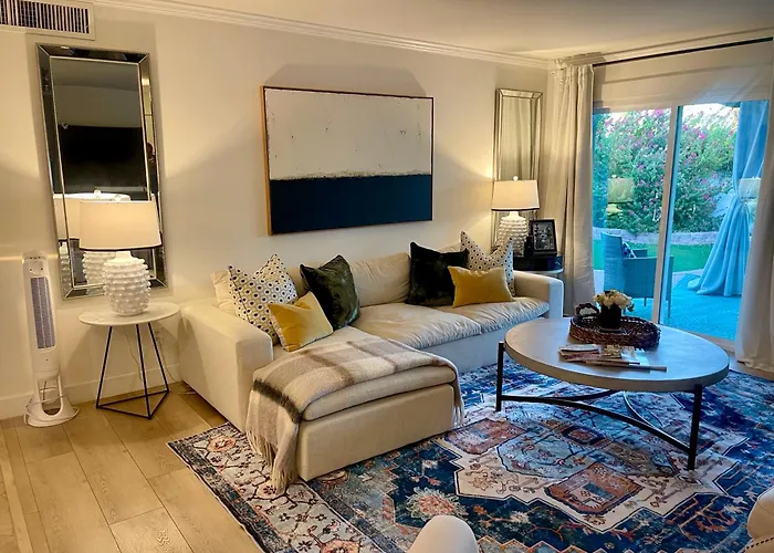 Entire Perfectly Located Gem In Old Town *