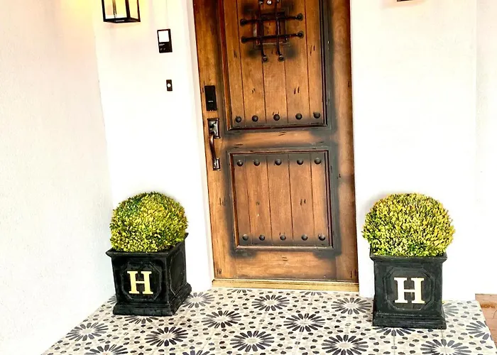 Holiday home Entire Perfectly Located Gem In Old Town